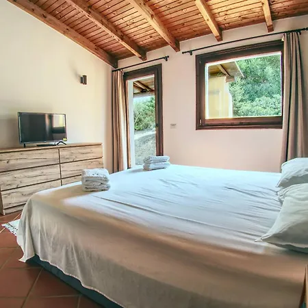 Blu Splendida Con Piscina - Via Limbara 29b Sardegna